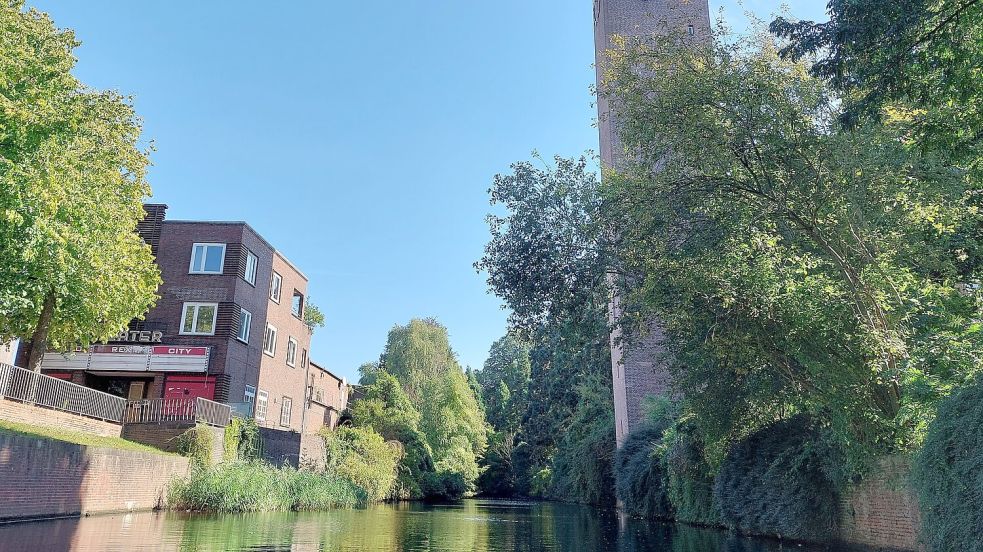 Beim Turm der Martin-Luther-Kirche trifft sich gerne das Partyvolk - und lässt dort den Müll zurück. Ein anderer Bereich zwischen der Kirche und dem Graben ist aber seit Ende Juni abgesperrt.
