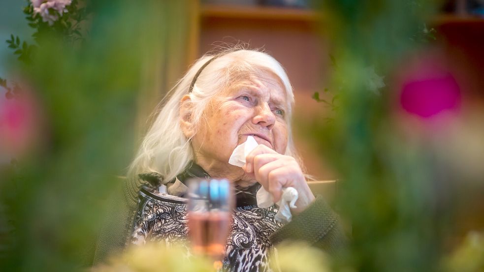 Als die Freunde für sie singen und sie sich an die Wiederkehr ihres Vaters aus der Kriegsgefangenschaft erinnert, träten Adelheid Ipach auch kurz Tränen der Rührung in die Augen.