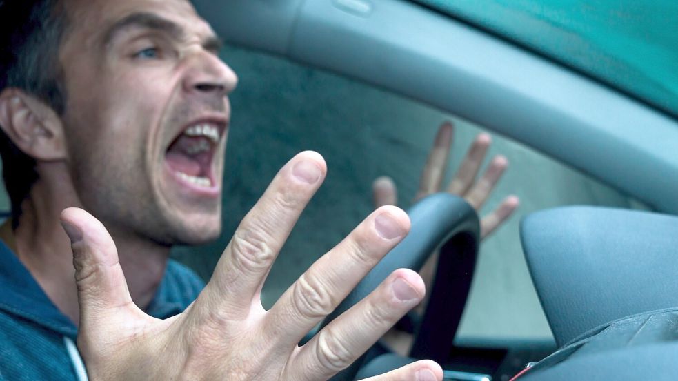Frust wegen Baumaßnahmen: Reaktionen der Autofahrer verschlimmern sich laut Frank Buchholz, Leiter für den Geschäftsbereich Aurich der Niedersächsischen Landesbehörde für Straßenbau und Verkehr. Symbolfoto: Berki Cosmin Alin/Adobe Stock