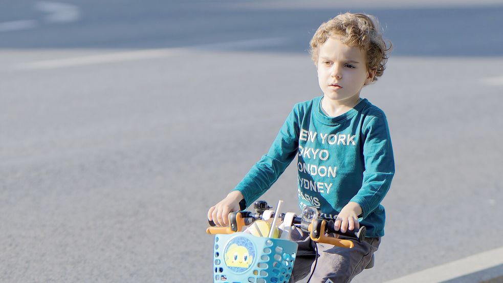 Kinder auf dem Rad leben in mancher Siedlung gefährlich. Foto: Pixabay