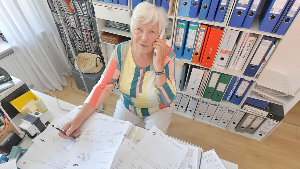 Was machen EWE-Kunden wie die 88-jährige Marianne Winter-Limbach aus Leer, wenn sie keinen Sohn haben, der hilft, gegen unberechtigte Geldforderungen der EWE vorzugehen? Foto: Ortgies