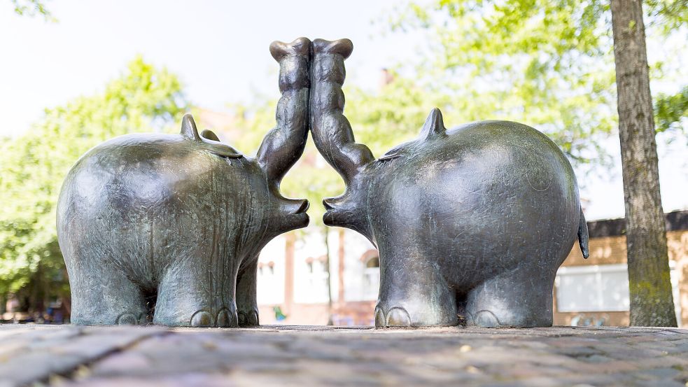 Das Denkmal: Diese Ottifanten-Skulptur stiftete Otto Waalkes 1987 seinem Emder Heimatstadtteil Transvaal. Foto: Stadt Emden