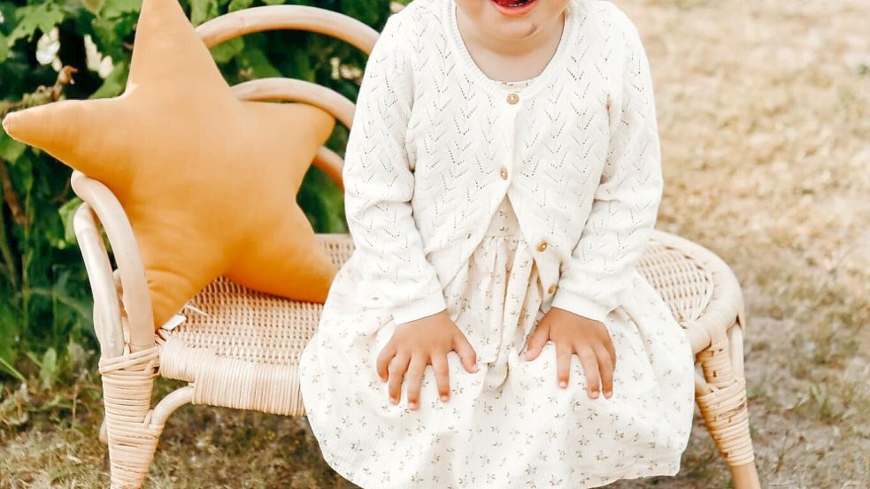 Heidi ist zwei Jahre, als bei ihr vor wenigen Wochen der aggressive Hirntumor (DIPG) diagnostiziert wurde. Nach der Bestrahlung könnte ihr ein teures Medikament helfen, das in Deutschland noch nicht zugelassen ist. Foto: privat