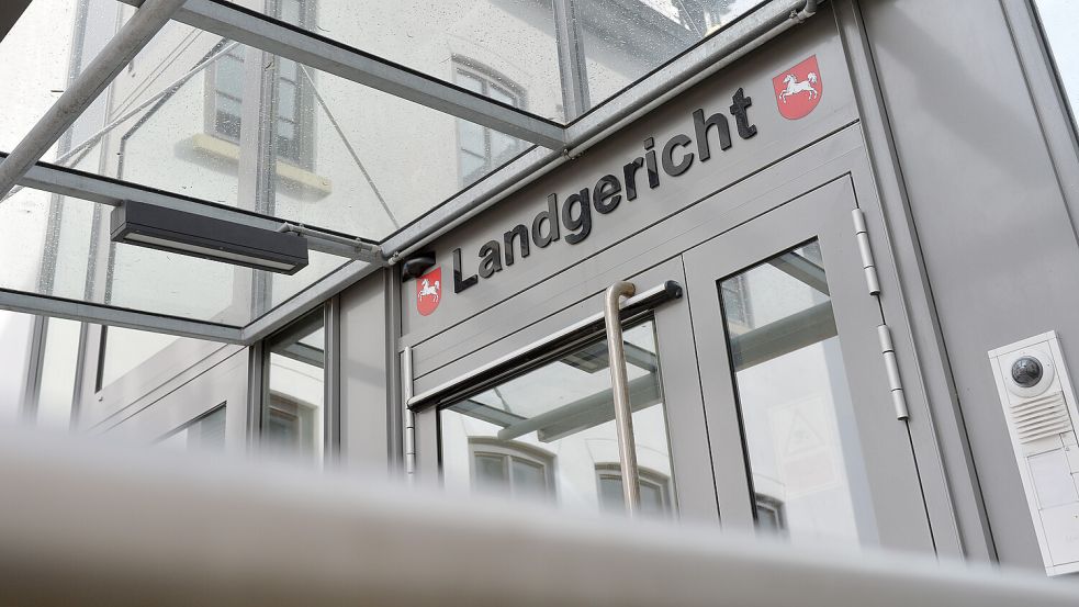 Vor dem Landgericht Aurich muss sich ein Norder ab dem 2. Oktober verantworten. Foto: Romuald Banik