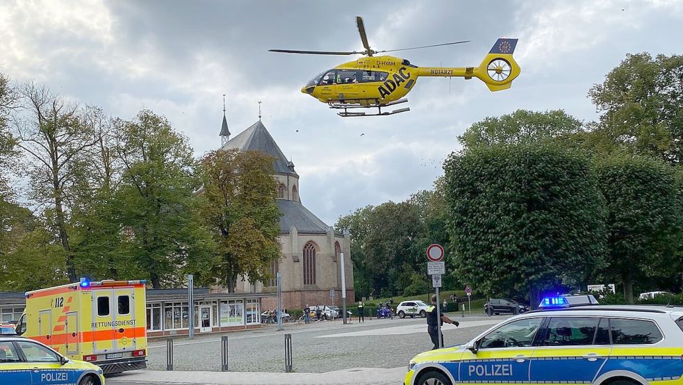 Ein Rettungseinsatz auf dem Norder Marktplatz löste jüngst zahlreiche Falschmeldungen im Internet aus. Foto: privat