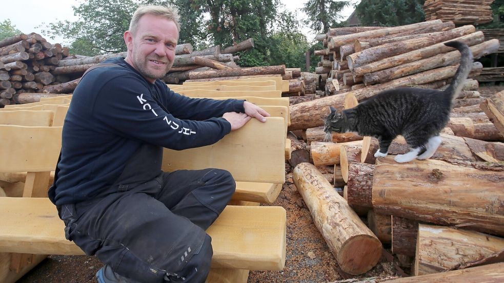 Ernst Schaper vom Holzhandel Schaper in Sandhorst: Die Familie setzt schon in der fünften Generation auf Holz aus den Wäldern „direkt vor der Haustür“. Foto: Böning