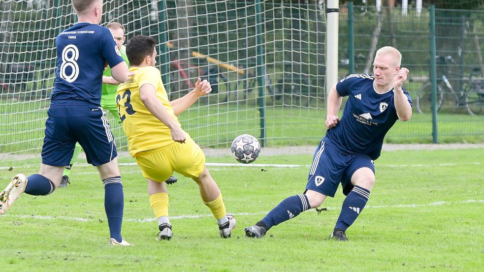 Nichita Murovanii erzielte die 1:0-Führung für Leer. Später flog er vom Platz. Foto: Damm
