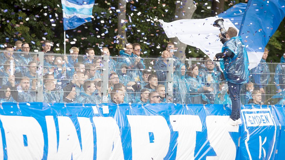 An Unterstützung mangelte es den Emdern in Delmenhorst nicht. Rund 250 Fans feuerten das Team zumindest 50 Minuten lang lautstark an.