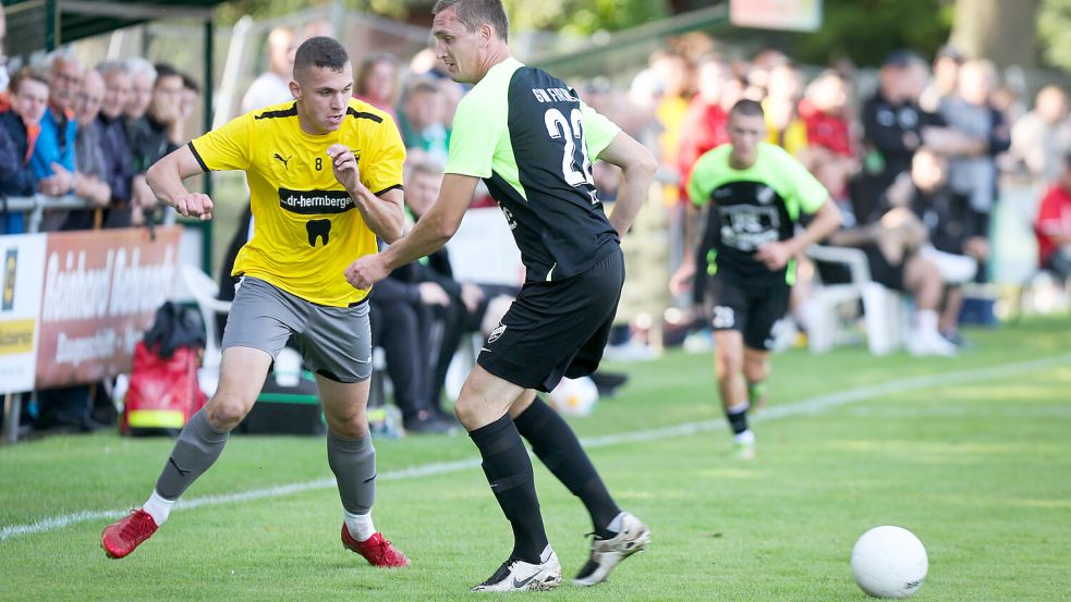 Erst vor wenigen Wochen siegte der SVW (links Dennis Wego) in der Liga 2:0 in Firrel (rechts der inzwischen verletzte Andre Lücht). Die Ostfriesen hoffen wieder auf mehr als 300 Zuschauer. Foto: Doden/Emden