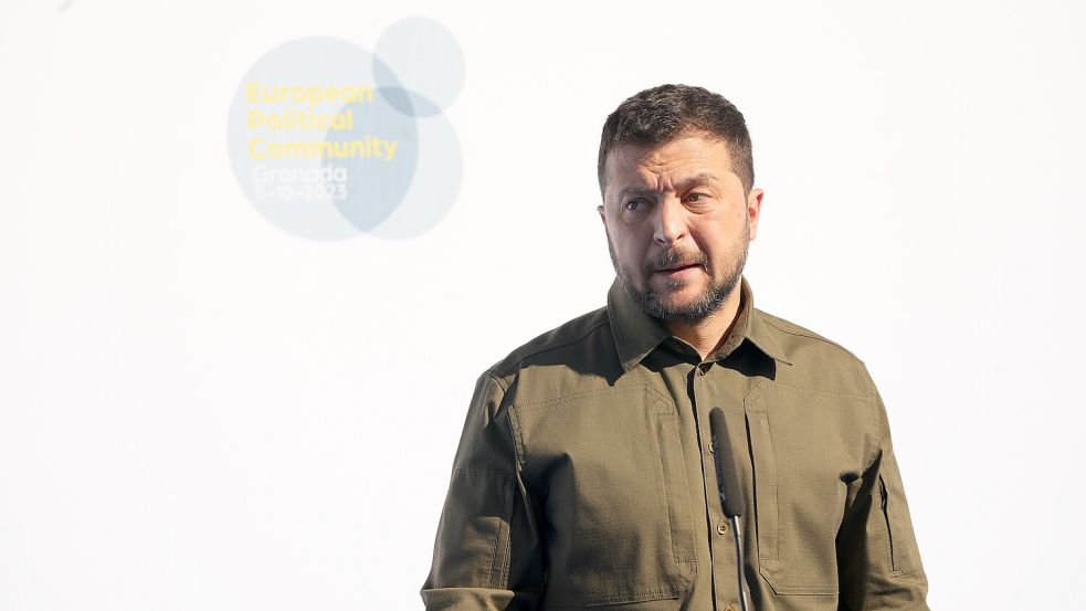 Drängt auf eine baldige EU-Mitgliedschaft seines Landes: der ukrainische Präsident Wolodymyr Selenskyj beim Gipfel der Europäischen Politischen Gemeinschaft in Granada. Foto: picture alliance/dpa/Europa Press/Francisco J. Olmo