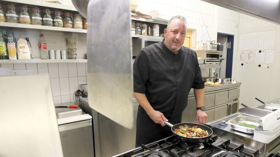 Koch Frank Grensemann wäre gerne in Ihlowerfehn geblieben – das Matheo sei auch sein Baby gewesen, sagt er. Foto: Böning