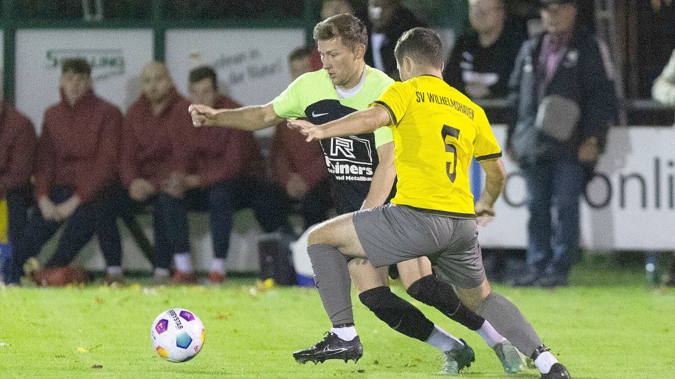 Firrel (links Sebastian Bloem) überzeugte zuletzt im Pokal und besiegte den SV Wilhelmshaven. Foto: Doden/Emden