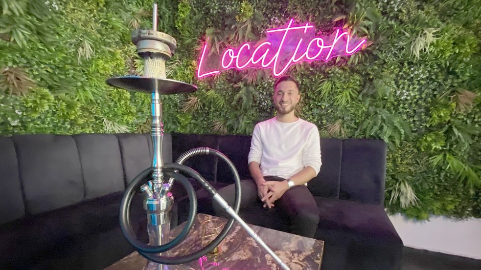 Hassan El Zein ist einer der Betreiber der Shisha-Bar „Location“ in Aurich. Fotos: Löschen
