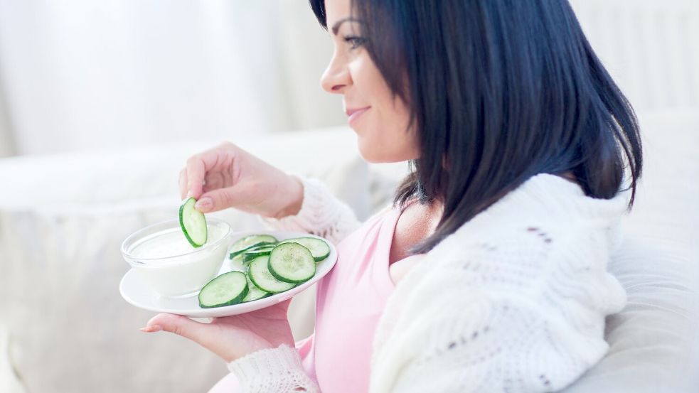 Ein Snack nebenbei muss nicht immer ungesund sein. Foto: Christin Klose/dpa-tmn