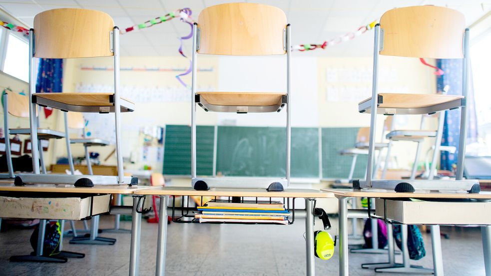 Wenn Lehrkräfte ausfallen, bleiben die Klassenzimmer in den ersten beiden Unterrichtsstunden eines Schultages sowie in den fünften und sechsten Stunden oder nachmittags oft leer. Symbolfoto: Dittrich/dpa