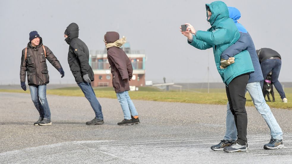 Am Wochenende soll ein kräftiger Wind wehen. Auf den Inseln hat er Sturmpotenzial. Foto: Ortgies/Archiv