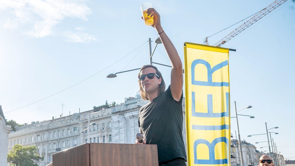 Das Gesicht der Bierpartei: Dominik Wlazny trat im Wahlkampf zur Bundespräsidentenwahl 2022 bereits für seine Partei an. Foto: imago images/SEPA.Media