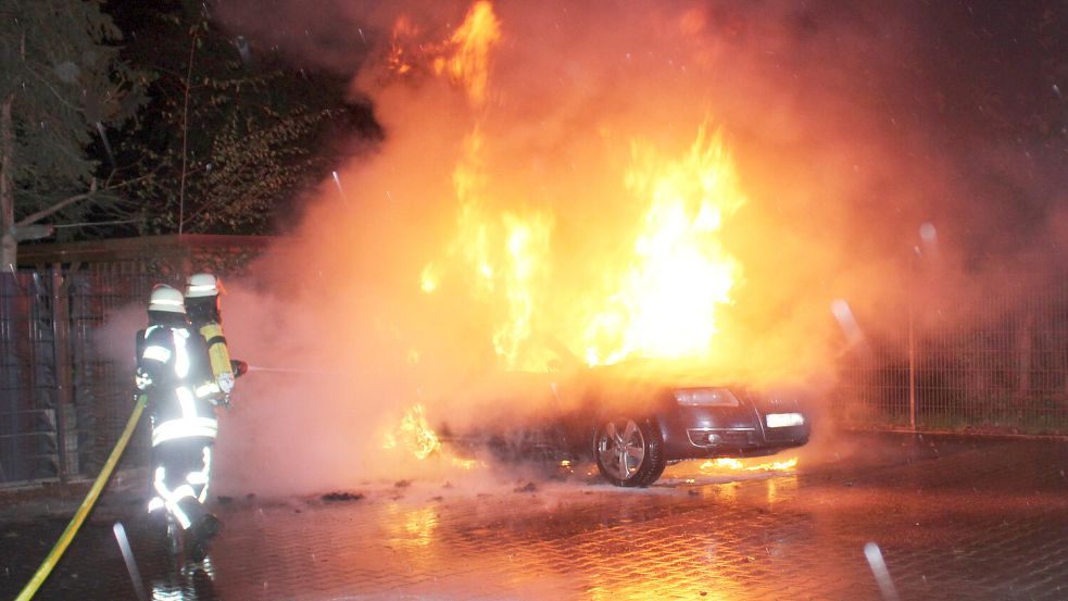 Die Feuerwehr rückte zu einem Einsatz in Weener aus. Foto: Joachim Rand