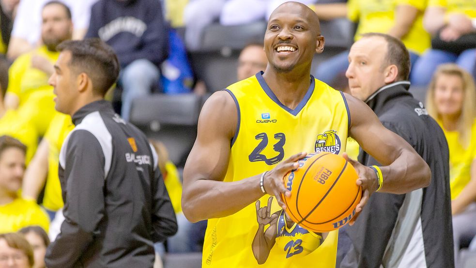 Rickey Paulding veranstaltet mit Fortuna Logabirum ein Basketball-Camp. Foto: Andreas Burmann/Imago