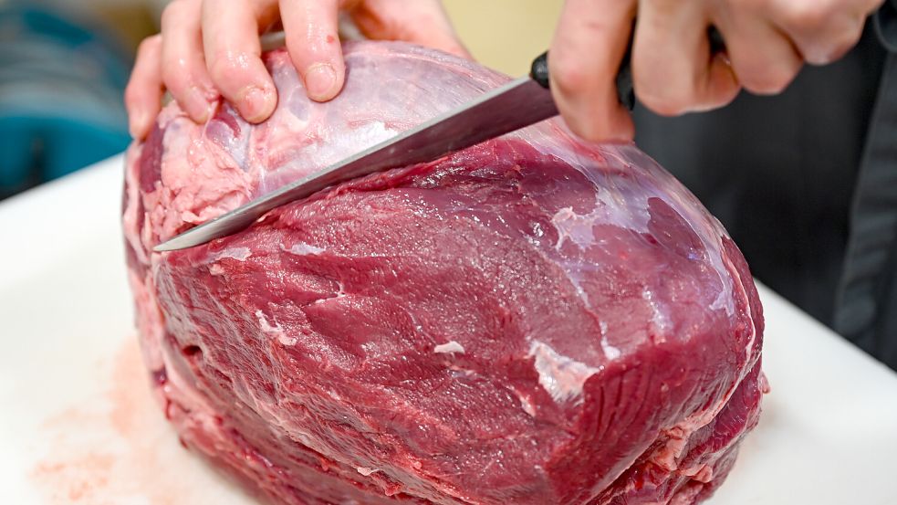 Lecker: ein gutes Stück Fleisch. Auch wenn es Vegetariern nicht schmeckt. Foto: dpa/Arne Dedert
