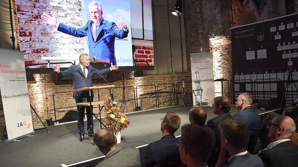 Christian Wulff warb in der Johannes-à-Lasco-Bibliothek dafür, dass sich jeder Einzelne für die Demokratie einsetzen müsse. Foto: Ellinger
