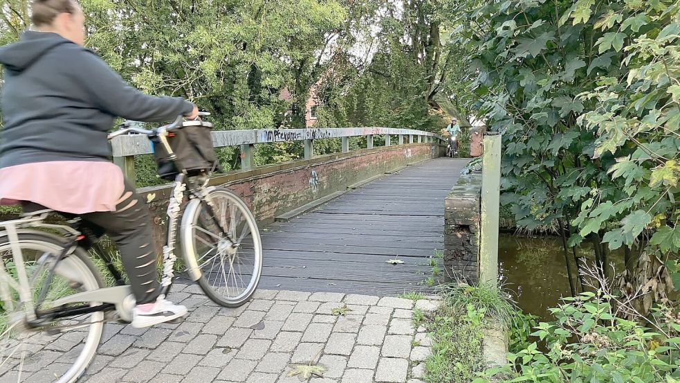 Hat schon ausgedient: die Brücke an der Bolardusstraße. Foto: Schuurman