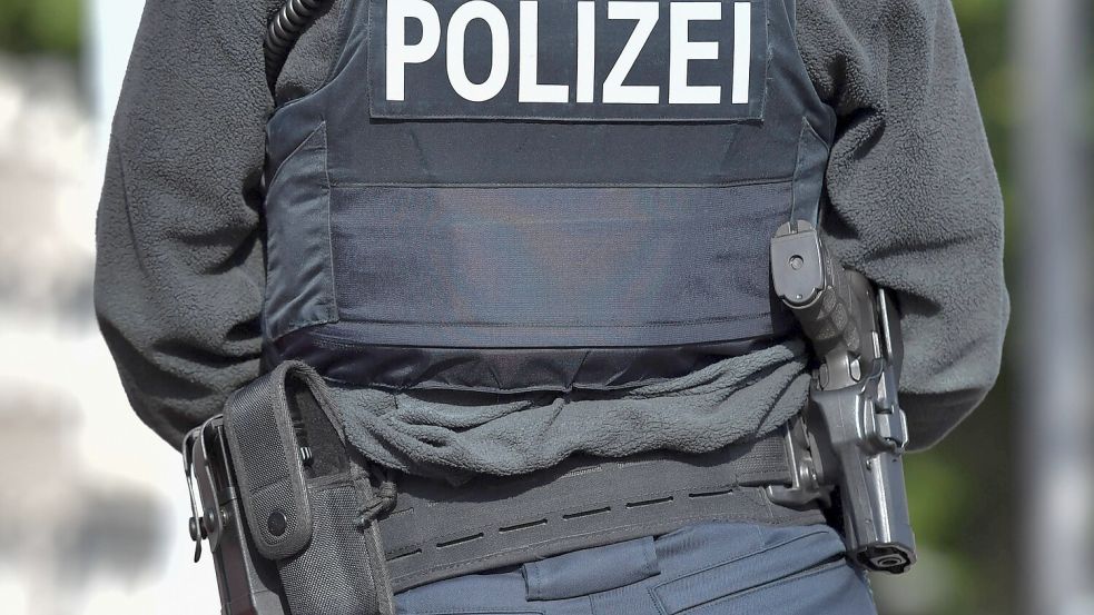 Das Polizeipräsidium Rostock prüft derzeit seinen Sprachgebrauch bei der Beschreibung von mutmaßlichen Tätern. Foto: IMAGO/Blatterspiel