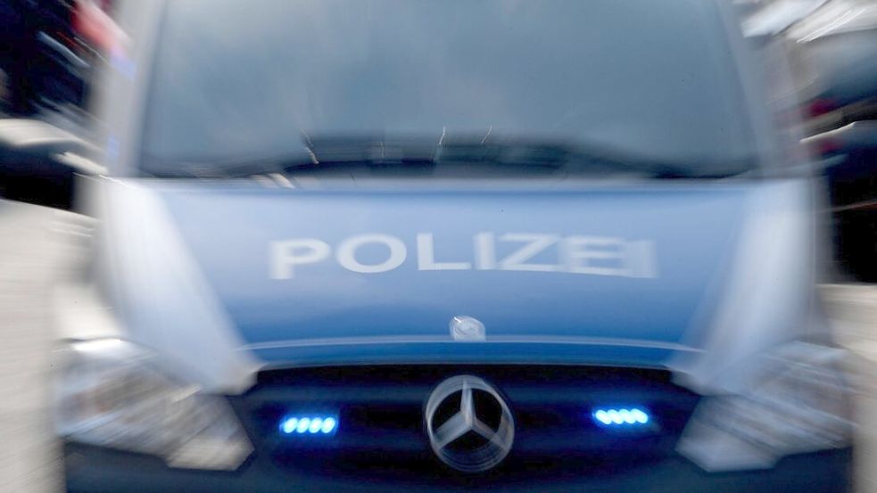 Die Polizei Bremen hat einen E-Scooter-Fahrer von der Autobahn geholt. Dieser fiel gleich mehrfach auf. Foto: Carsten Rehder/dpa
