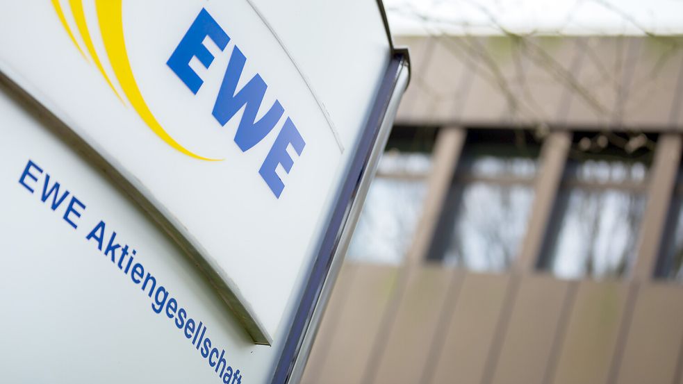 Ein Blick zur EWE-Zentrale: Das Oldenburger Versorgungsunternehmen will seine Kunden jetzt entschädigen. Foto: DPA