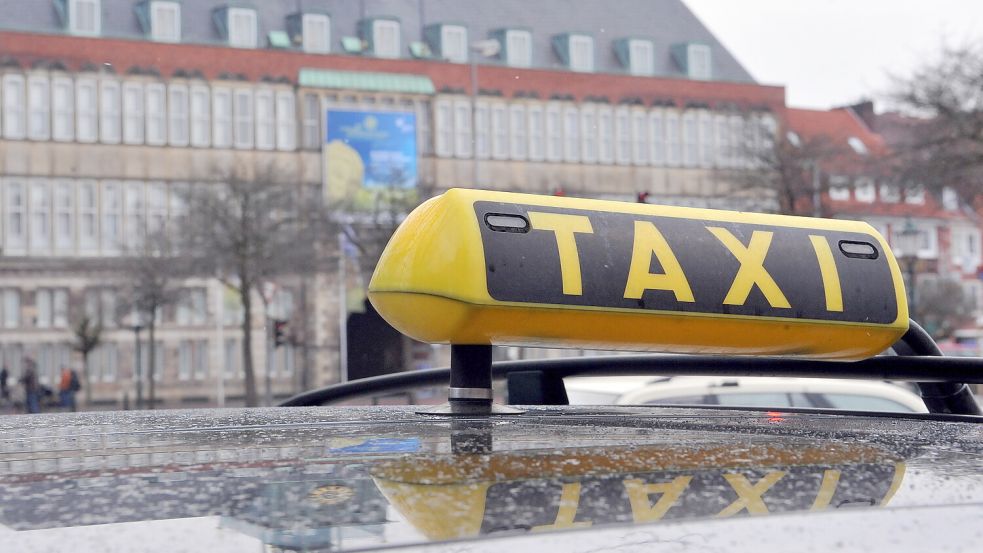 Fahrzeuge von Taxi Elmenhorst werden auch weiter in Emden und umzu unterwegs sein. Symbolbild: Ortgies/Archiv
