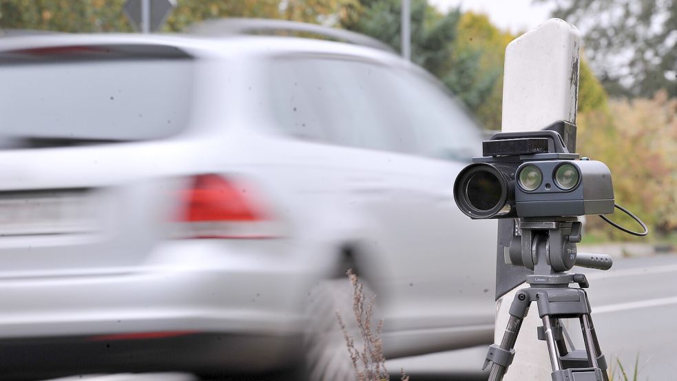 Autofahrer im Landkreis Leer müssen damit rechnen, bei zu flotter Fahrt erwischt zu werden. Foto: Ortgies/Archiv