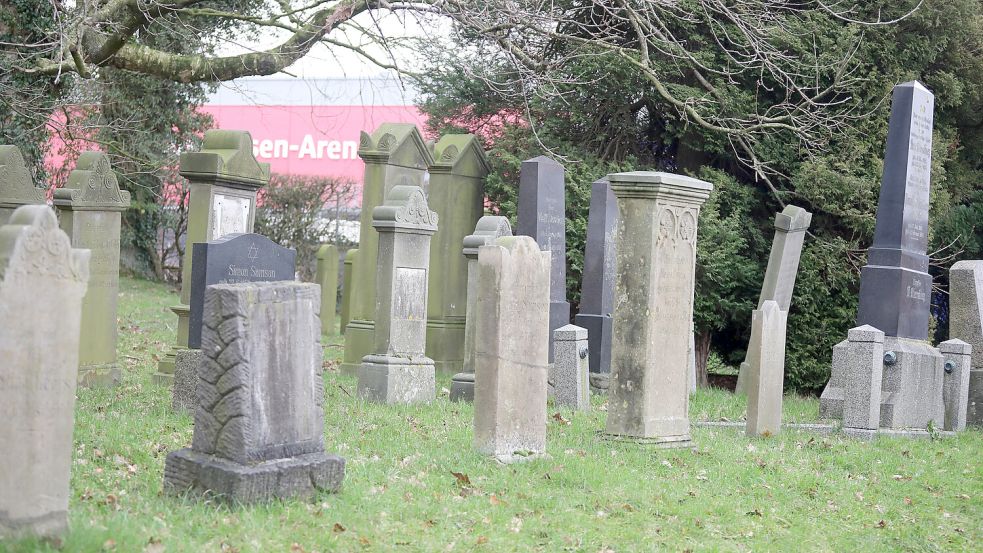 Der jüdische Friedhof in Aurich ist einer der wenigen jüdischen Punkte in der Stadt. Foto: Romuald Banik