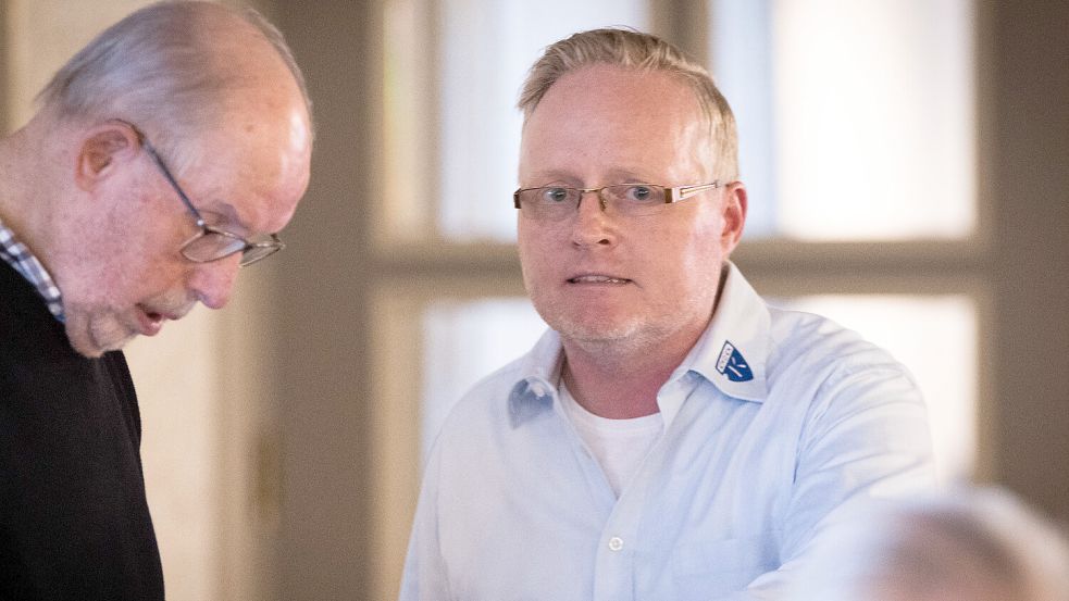 Der zweite Vorsitzende Albert Ammermann (rechts) ist zuversichtlich, dass die Bilanz durch die Steuerberater erstellt werden kann. Foto: Doden/Emden