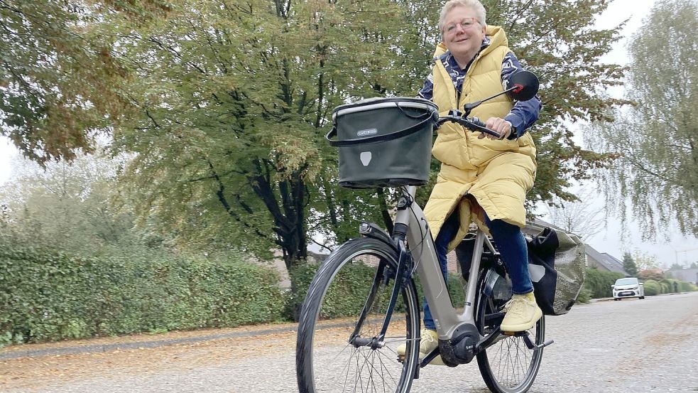 Am liebsten unterwegs: Dagma Gaunitz auf ihrem E-Rad. Foto: Oltmanns