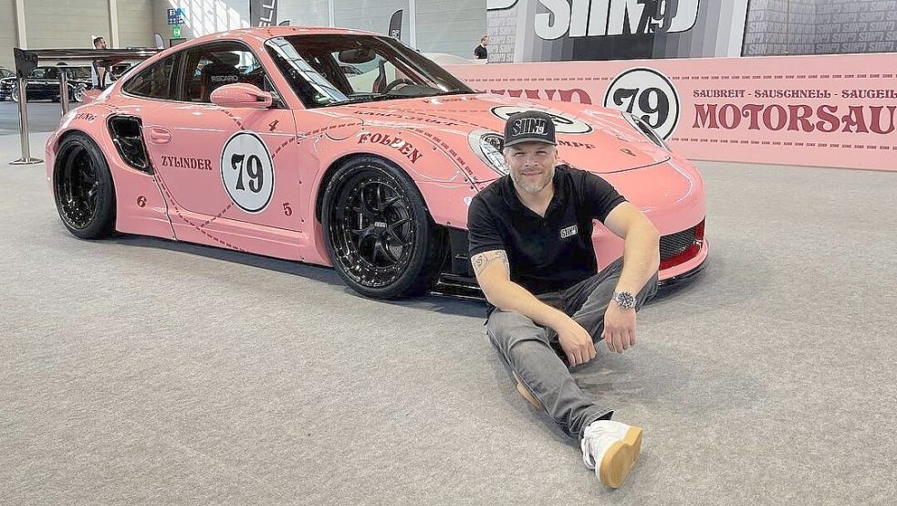 Sidney Hoffmann posiert vor einer seiner Lieblingsmarken. Fotos: privat
