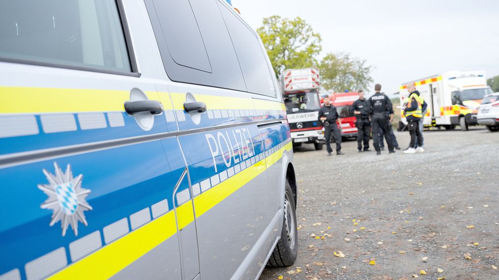 Polizeieinsatz nach einer Bombendrohung im bayrischen Bayreuth. Zuletzt wurden auch Bezüge zur islamistischen Hamas hergestellt. Foto: dpa/Pia Bayer