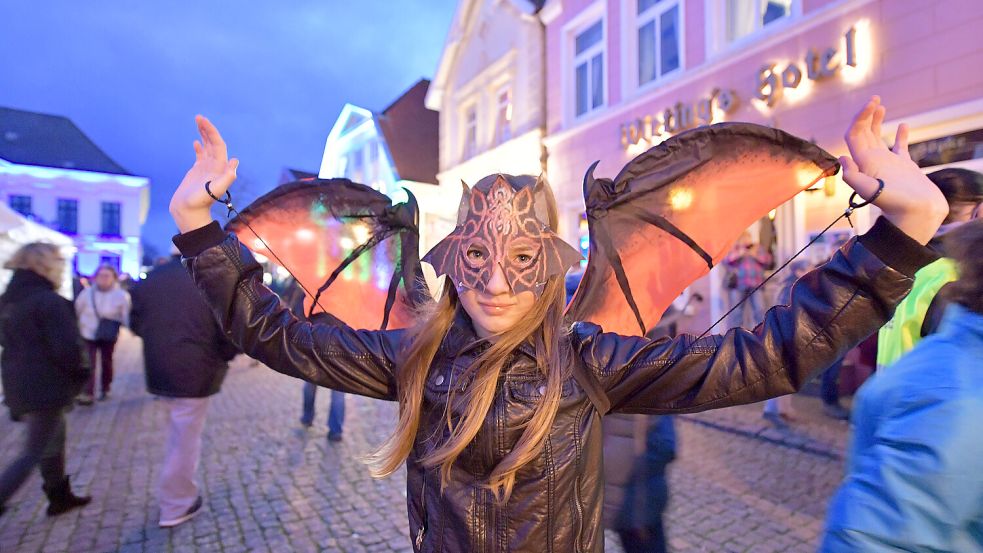 In Esens wird an diesem Freitag wieder Halloween gefeiert (Foto). Und auch im Jaderpark geht es gruselig zu. Foto: Ortgies/Archiv