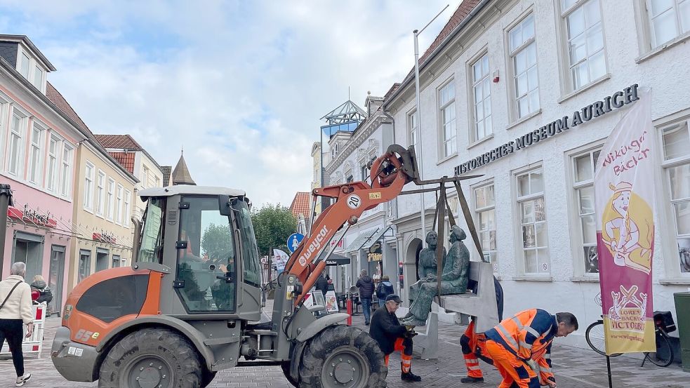 Bei der erneuten Montage schwebten „Oma und Opa“ eine Weile in der Luft.