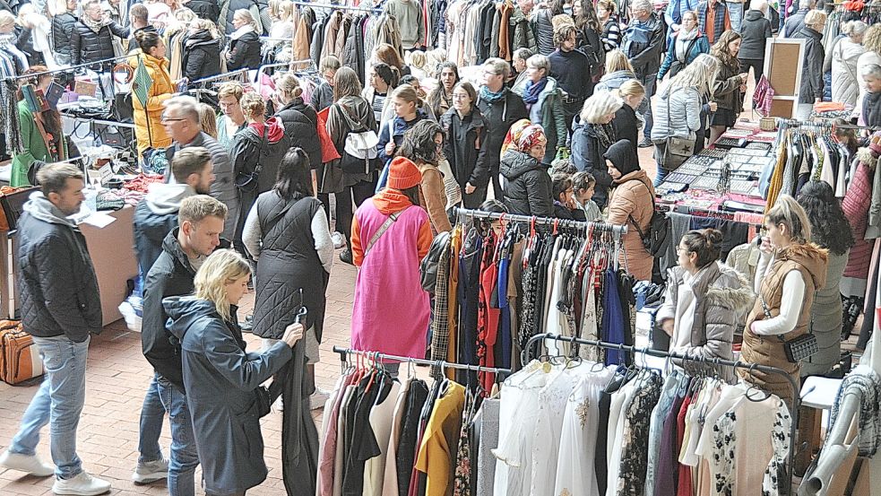 Zum Angebot zählt nicht nicht nur neuwertige und gebrauchte Damenbekleidung, sondern auch Accessoires. Foto: Wolters