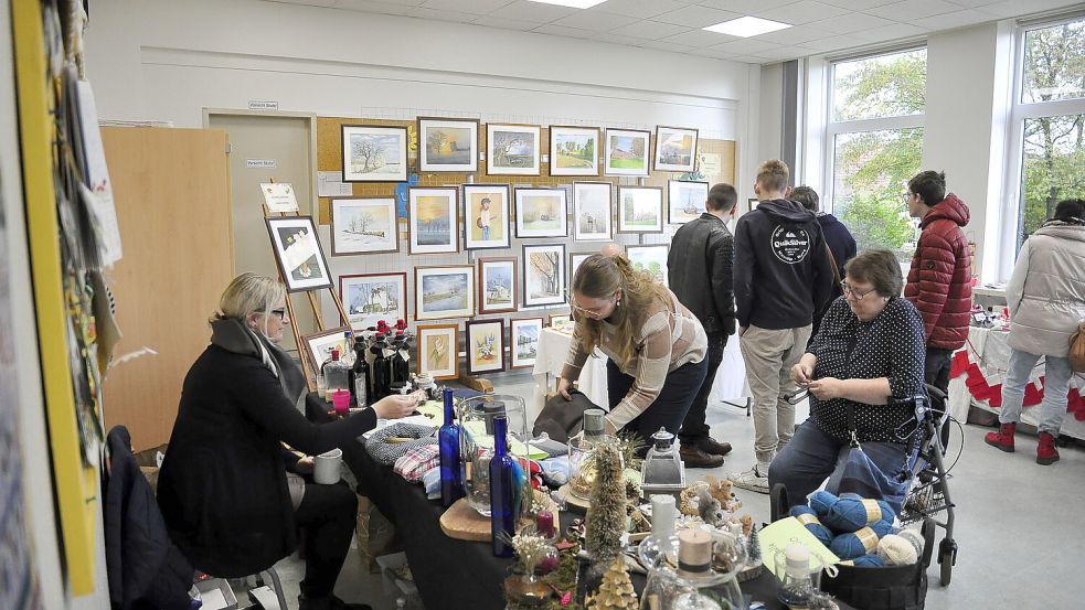 Neben Kunst wird bei der Ausstellung immer auch Kunsthandwerk in vielen Facetten angeboten. Foto: Wolters