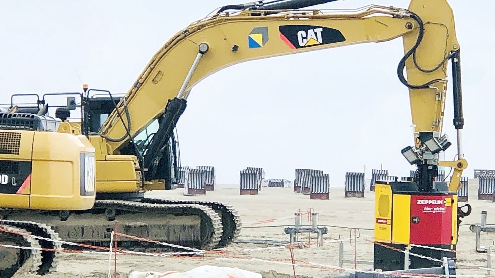 Bauarbeiten am Strand von Norderney: Das Leitungsbauunternehmen Tennet verlegte hier im vergangenen Jahr ein Offshore-Stromkabel. Foto: Oltmanns/Archiv