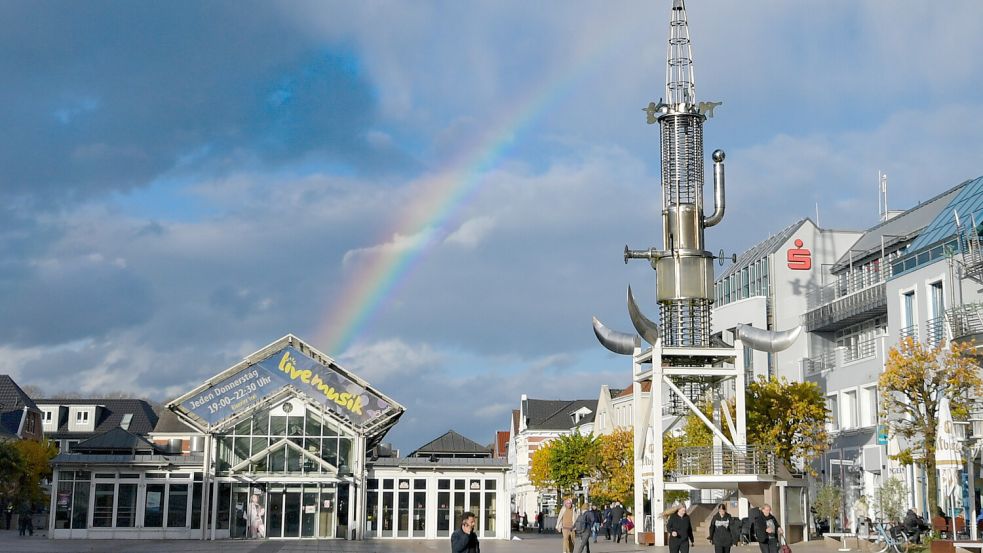 Wenn das keinen Symbolcharakter hat: Am Donnerstag bildete sich über der Markthalle ein Regenbogen. Foto: Ortgies