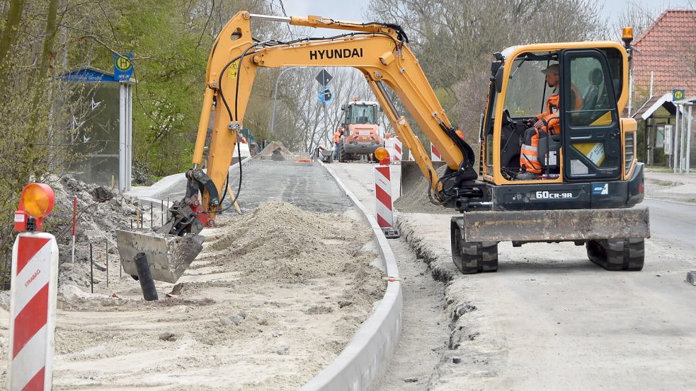 Der Landkreis Aurich investiert stetig in seine Radwege, wie hier 2021 zwischen Wirdum und Grimersum.Foto: Thomas Dirks