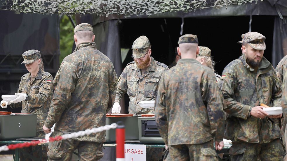 Der Speiseplan der Bundeswehr soll umstrukturiert werden. Foto: imago images/Panama Pictures