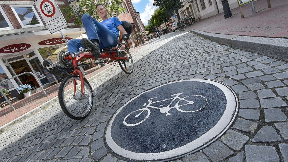 Und? Was muss man in einer Fahrradstraße wohl alles beachten? Foto: Ortgies