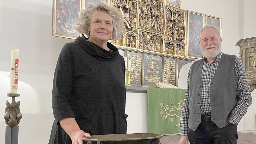 Christine Korte und Arnd-Dieter Ubben organisieren die Bläserandachten in der Lambertikirche in Aurich. Foto: Boschbach