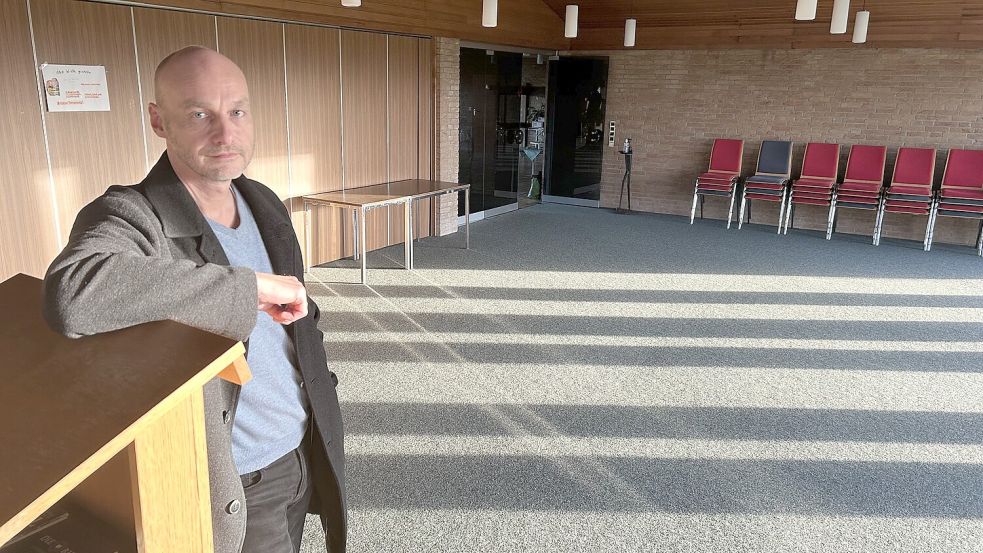 Pastor Frank Wessels freut sich, dass für die neue Kirche in Suurhusen eine Lösung gefunden wurde. Foto: Weiden