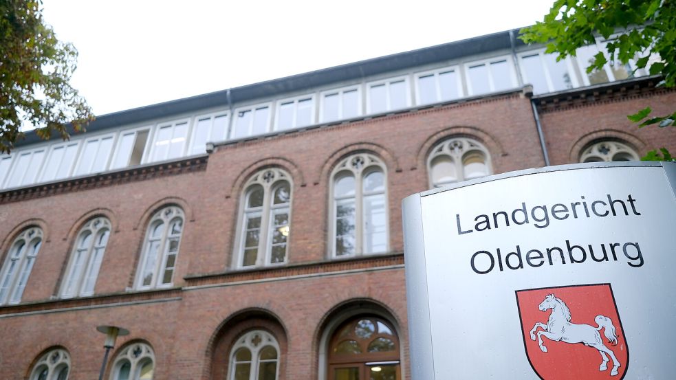 Die Große Jugendkammer des Landgerichts Oldenburg verhandelt gegen die Bande. Foto: Markus Hibbeler/dpa