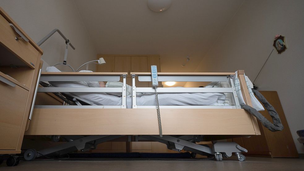 Im Zimmer der 88-jährigen Heimbewohnerin soll es zum einvernehmlichen Sex mit dem jungen Altenpfleger gekommen sein. Foto: dpa/Sebastian Gollnow