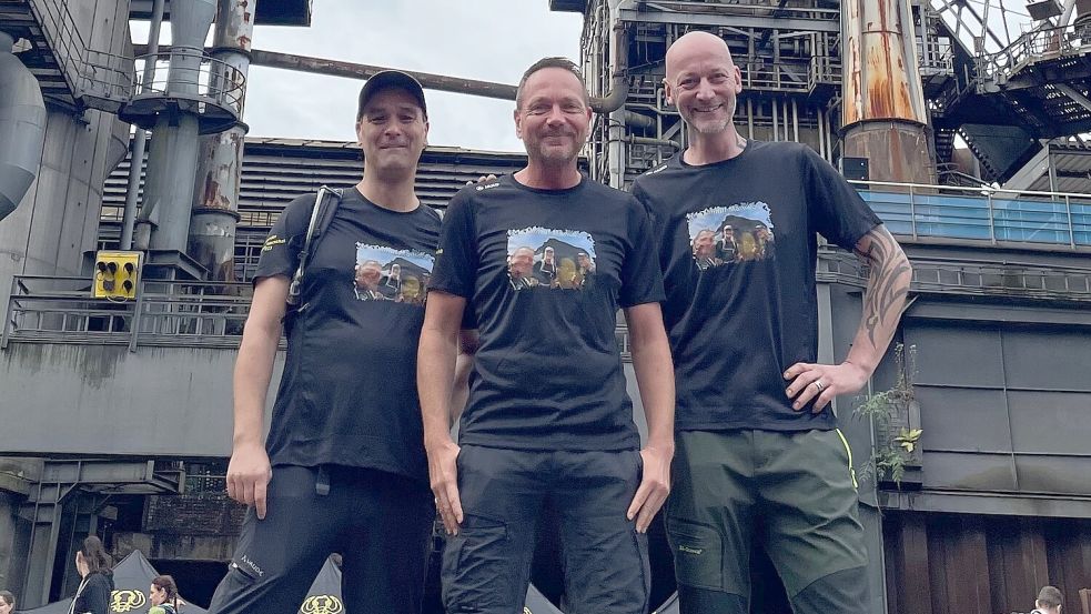 Dieses Trio wurde in Duisburg Vize-Weltmeister im Ultra-Hiking (von links): Daniel Scheitza aus dem Saarland, Arnim Bolte aus Uplengen und Ralf Lohmeier aus Nordrhein-Westfalen. Fotos: Privat